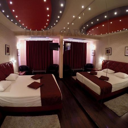 Carol Hotel Пирея Екстериор снимка