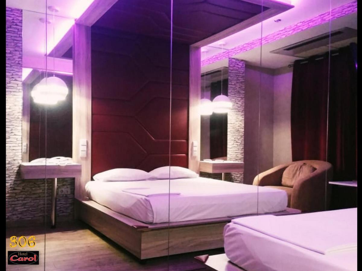 Carol Hotel Пирея Екстериор снимка