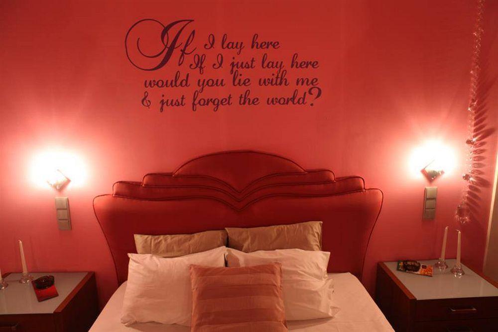 Carol Hotel Пирея Екстериор снимка