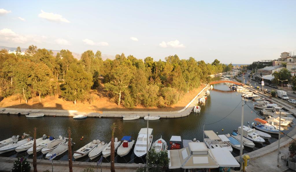Carol Hotel Пирея Екстериор снимка