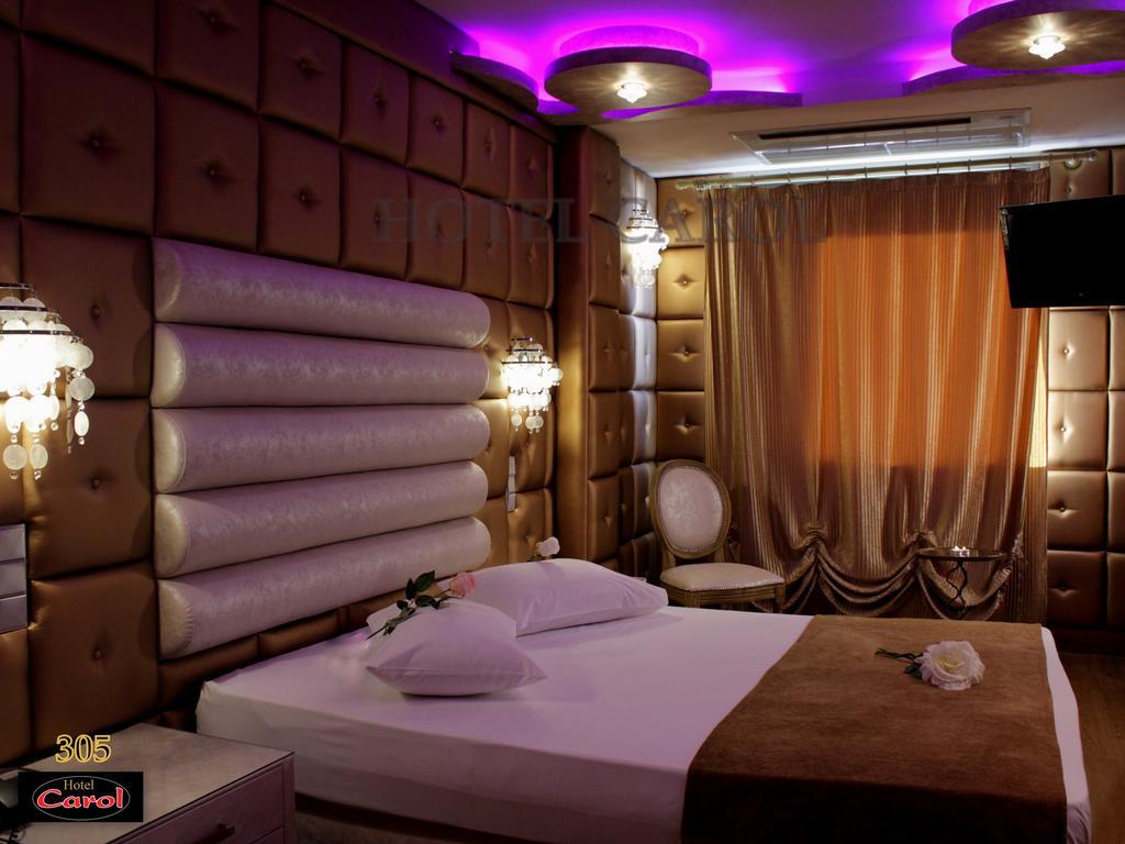 Carol Hotel Пирея Екстериор снимка
