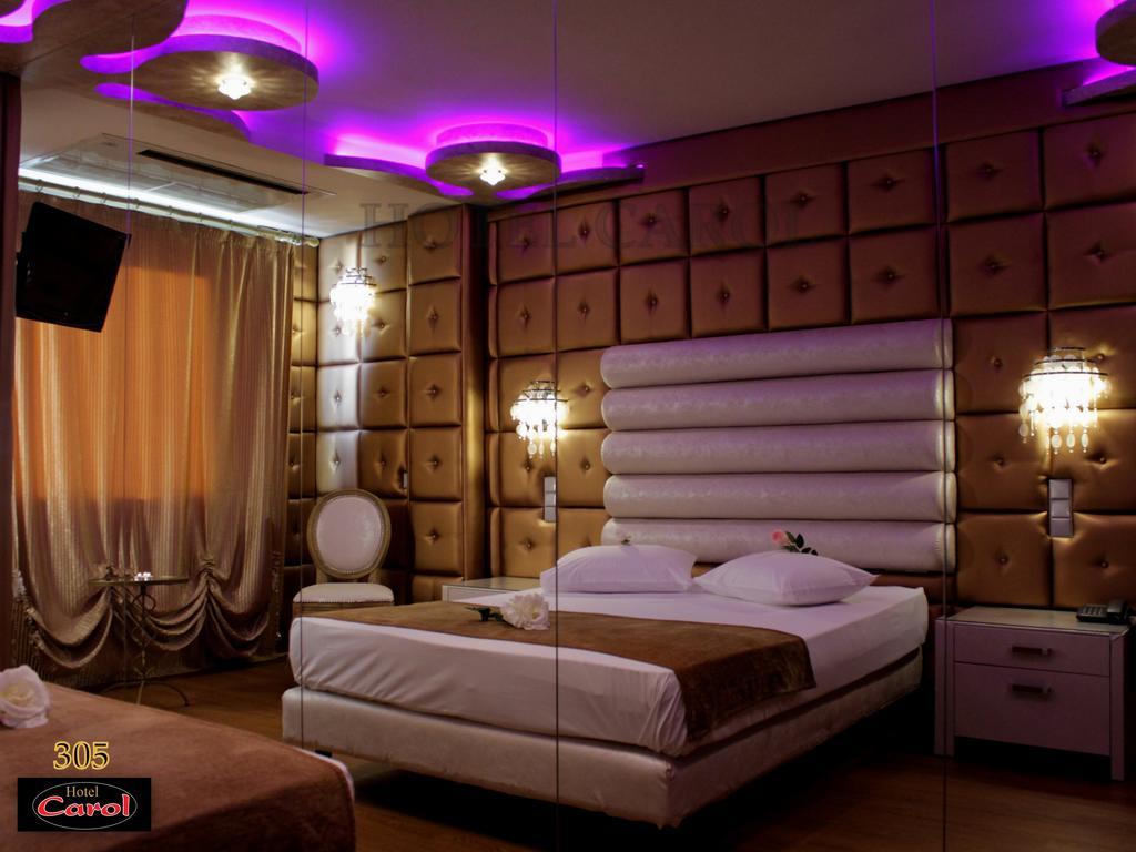 Carol Hotel Пирея Екстериор снимка