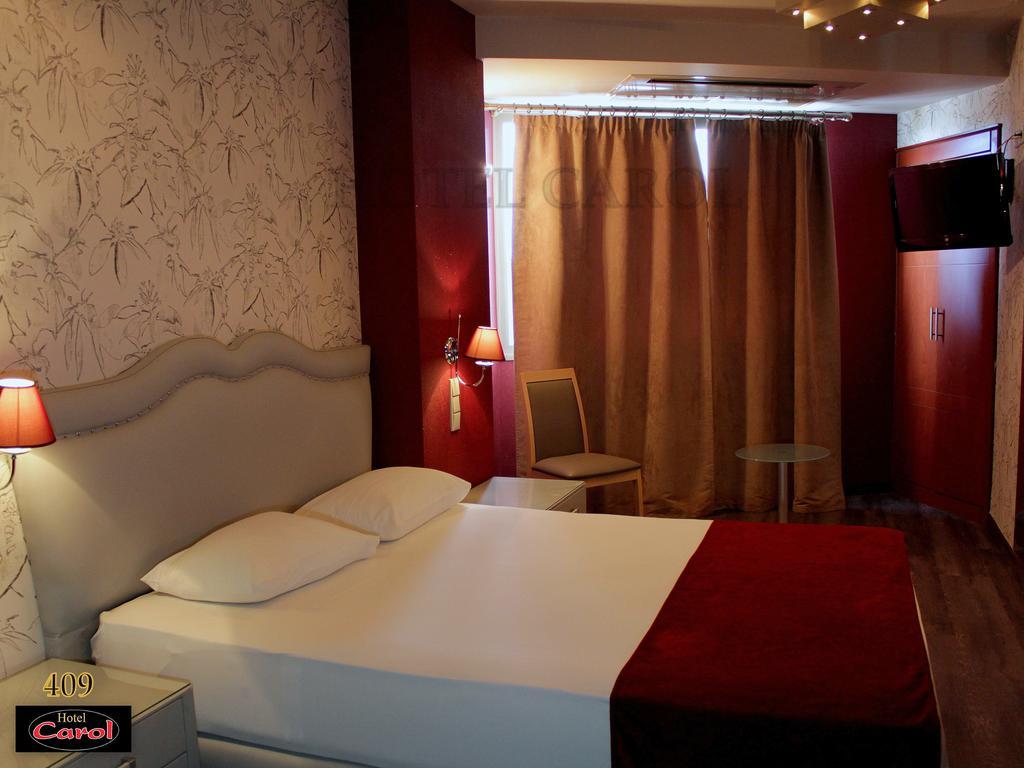 Carol Hotel Пирея Екстериор снимка