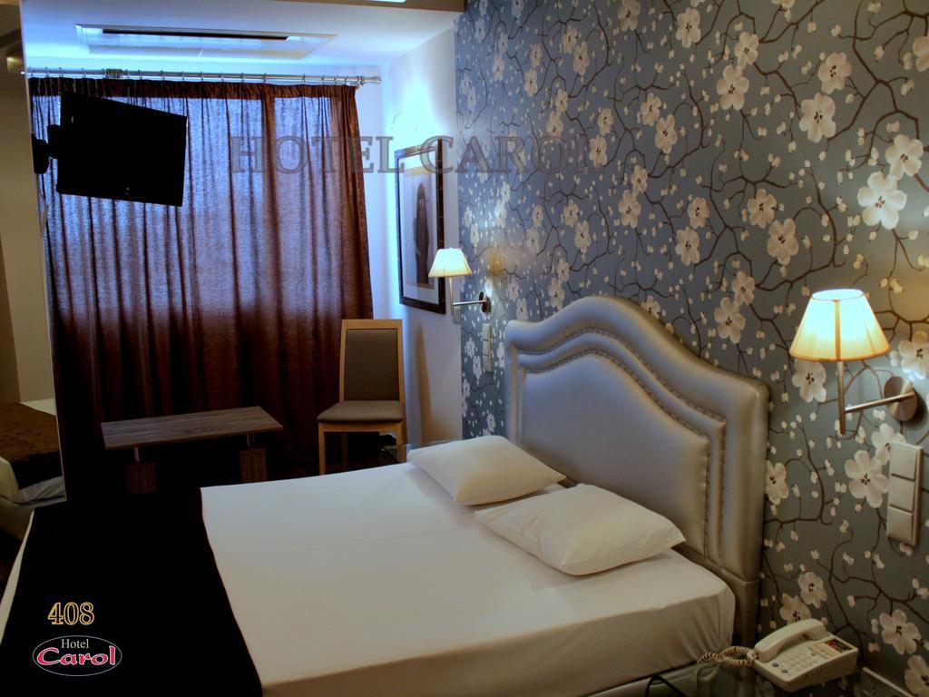 Carol Hotel Пирея Екстериор снимка