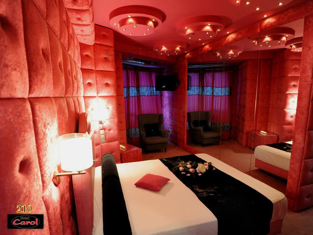 Carol Hotel Пирея Екстериор снимка