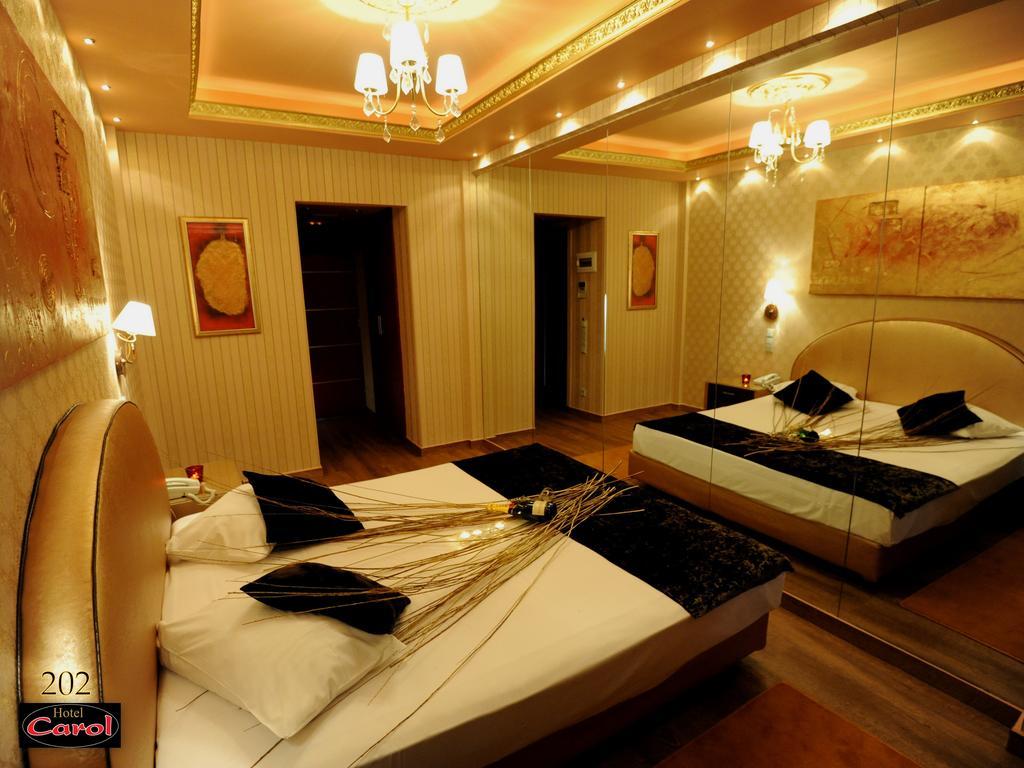 Carol Hotel Пирея Екстериор снимка