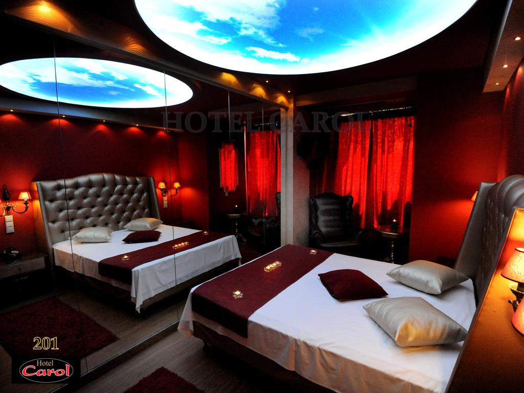 Carol Hotel Пирея Екстериор снимка