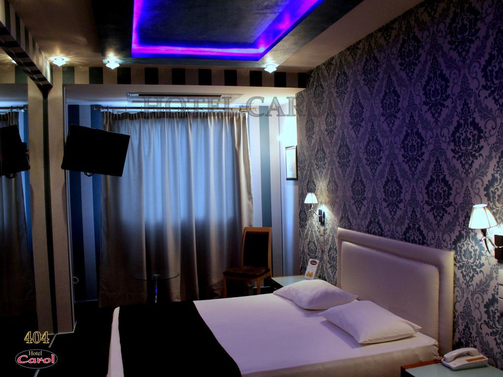 Carol Hotel Пирея Екстериор снимка