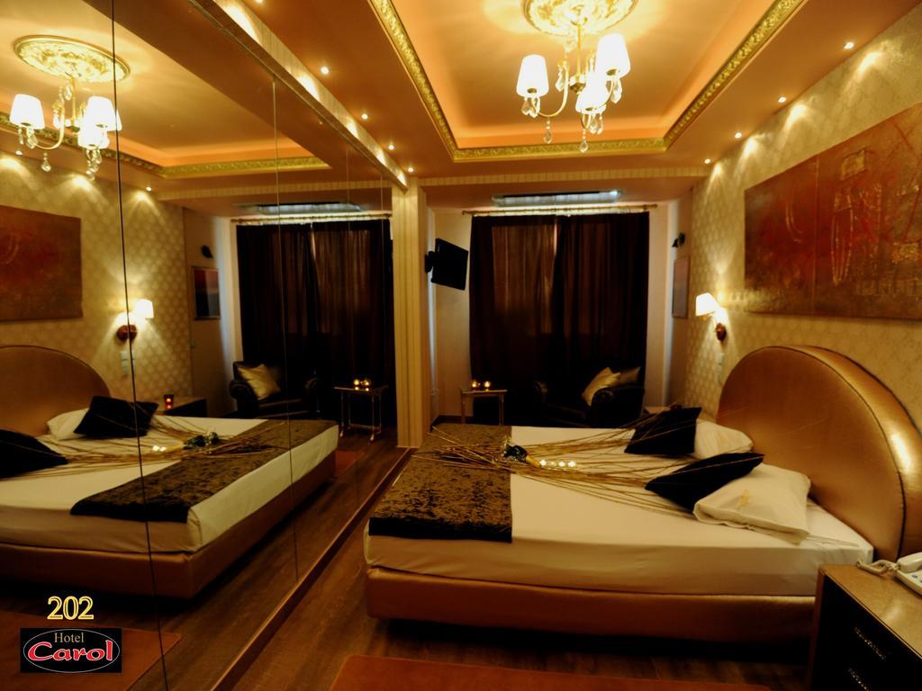 Carol Hotel Пирея Екстериор снимка