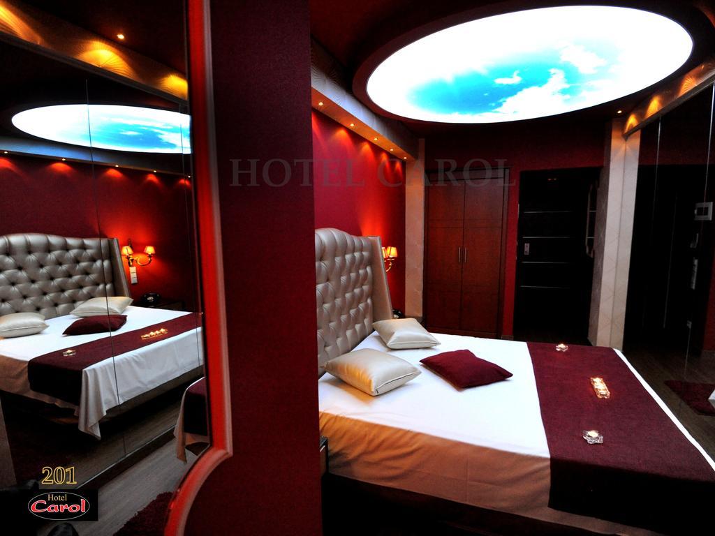 Carol Hotel Пирея Екстериор снимка