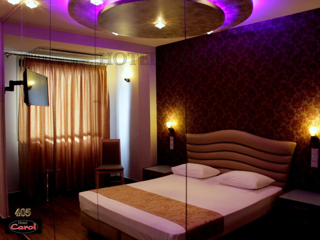 Carol Hotel Пирея Екстериор снимка