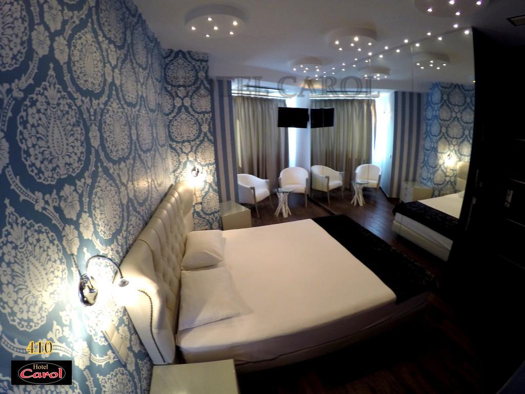 Carol Hotel Пирея Екстериор снимка