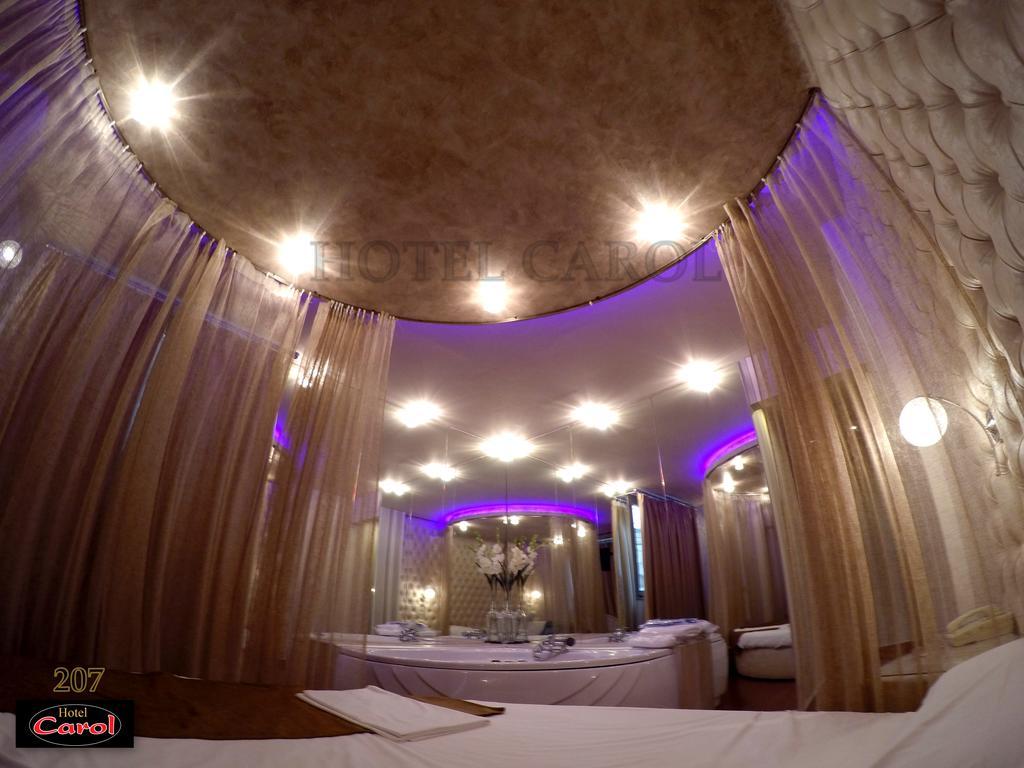 Carol Hotel Пирея Екстериор снимка