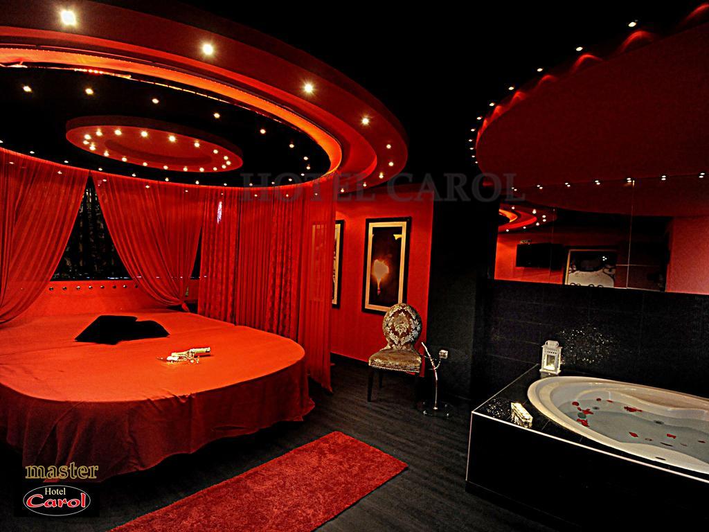 Carol Hotel Пирея Екстериор снимка
