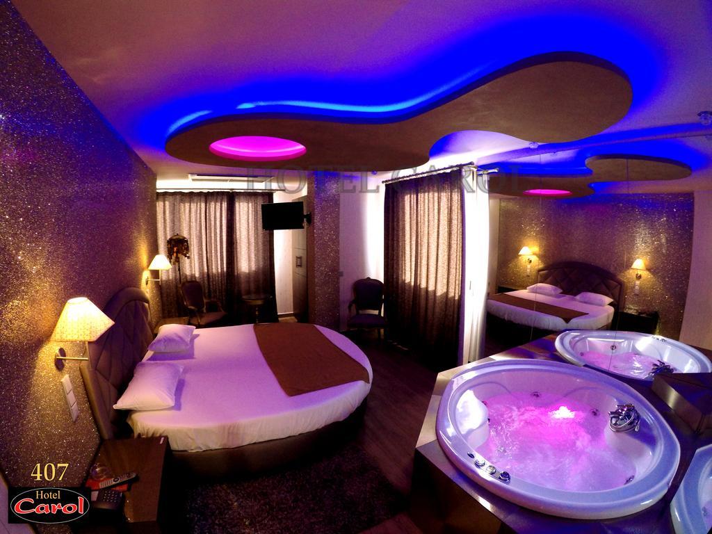 Carol Hotel Пирея Екстериор снимка