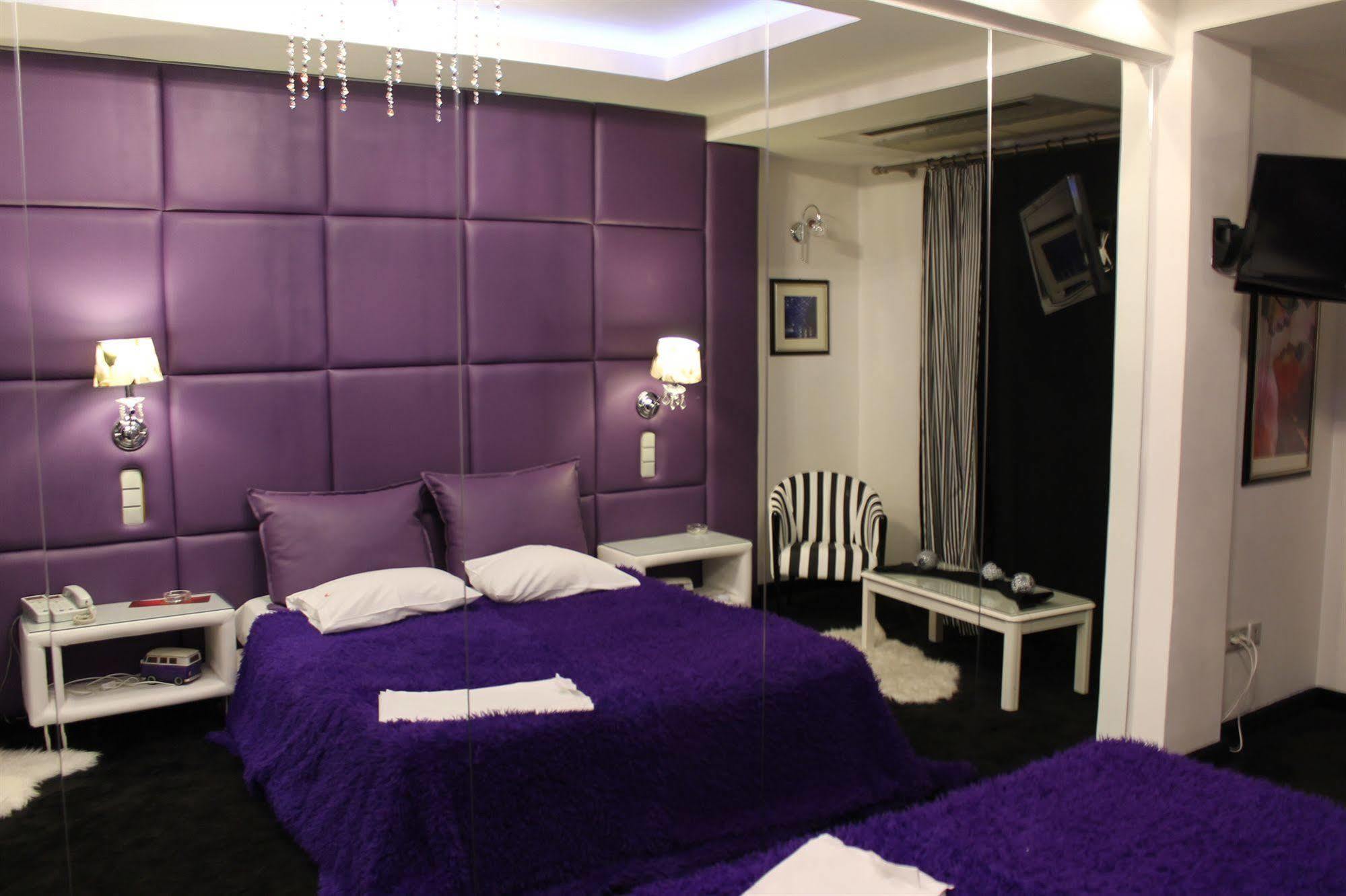 Carol Hotel Пирея Екстериор снимка
